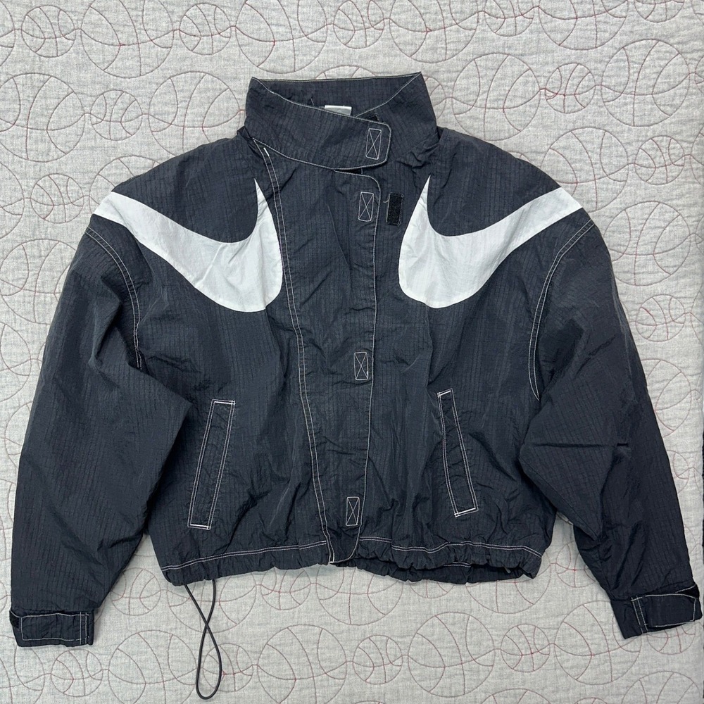 Nike Sportswear Swoosh Repel Oversized Jacket Black DR6132-010 / Womens Small